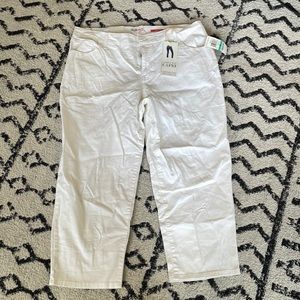 Stretchy denim white capris NWT